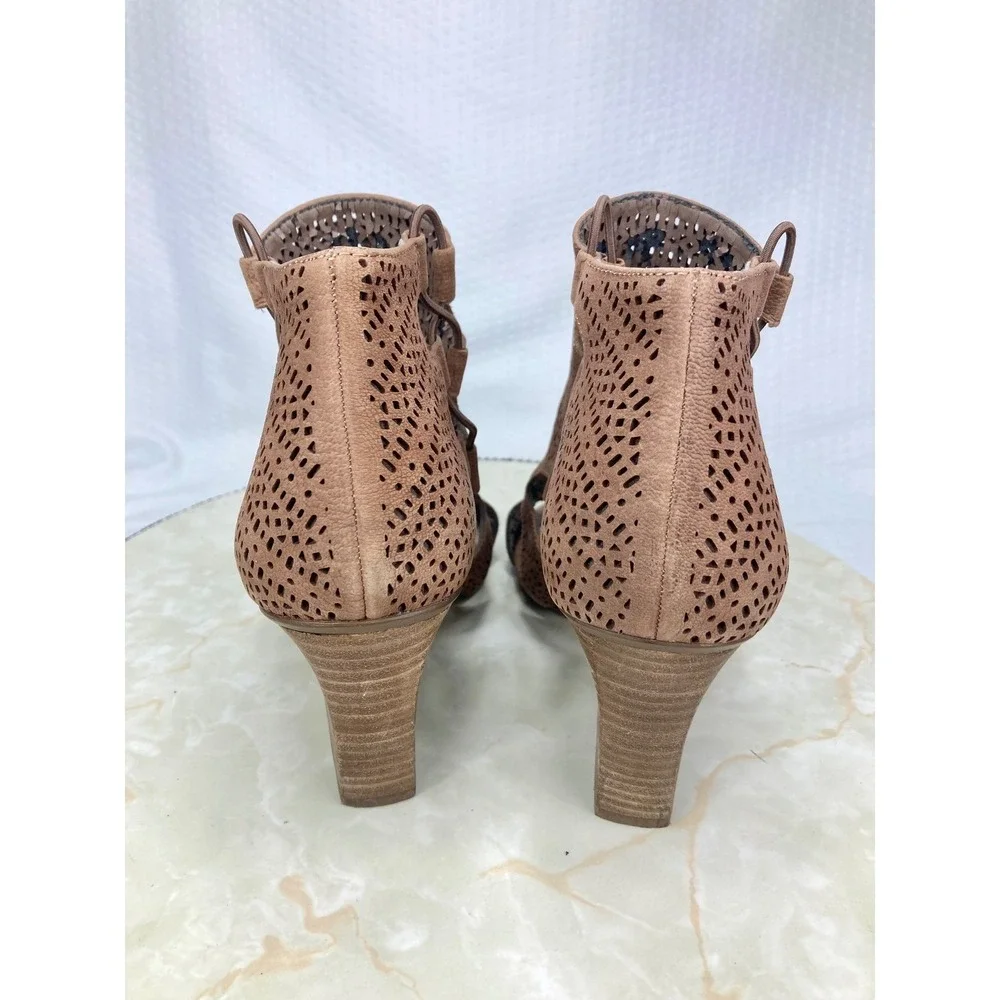Vince Camuto Corbina Laser Cut Block Heel Sandals Womens 9.5 Brown Leather Chic